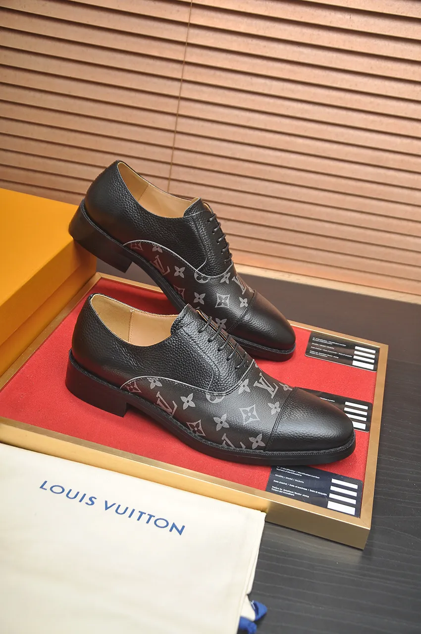 Men's men's shoes 💰500💶 [LV] (original single cowhide lining) 🍀LV's latest genuine leather business suit shoes are launched simultaneously on the official website. The first-layer cowhide imported from Italy is made of heavy gold, 💥official website 1:1 rubber outsole. Versatile to wear, high-end without losing class, and the color combination is extraordinary. This four-season style is alluring when worn on your feet, showing off your big-name flair. Standard code 38-45 (45 customized)